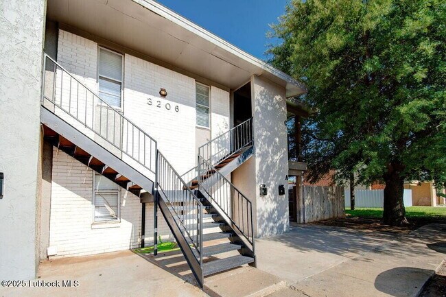Primary Photo - 3206 Salisbury Ave