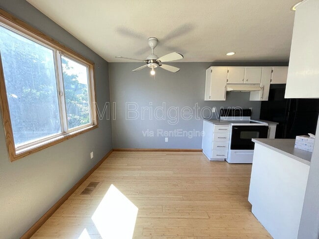 Building Photo - 4704 NE 28th Ave