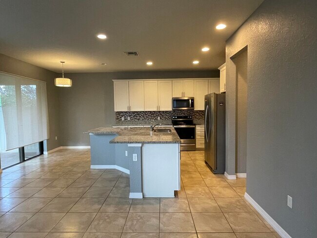 Building Photo - 4516 San Fratello Cir