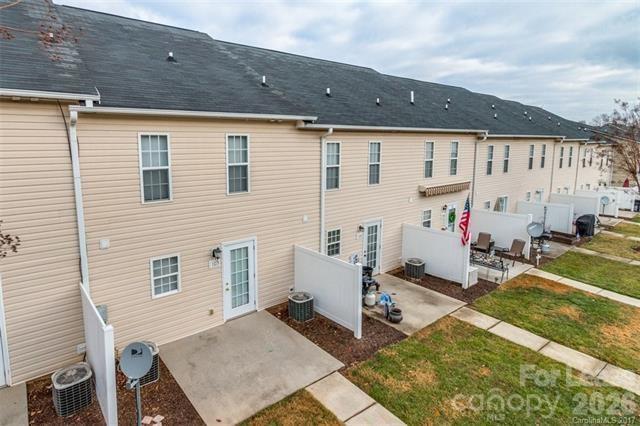 Building Photo - 116 Locomotive Ln