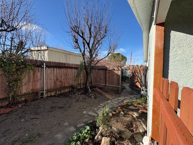 Building Photo - Charming Downtown Tehachapi Rental – 3 Bed | 2 Bath