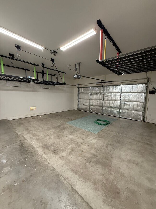 Building Photo - Beautiful 3 Bedroom + Office/Den In Highlands Ranch, Chino Valley