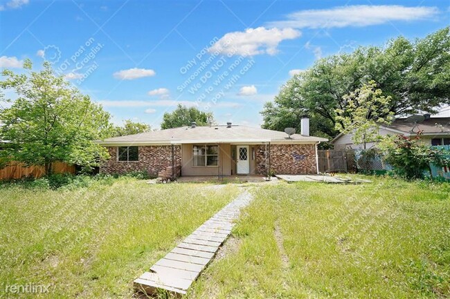 Building Photo - 704 Lynne Ln