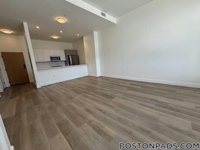 Building Photo - 1079 Commonwealth Ave