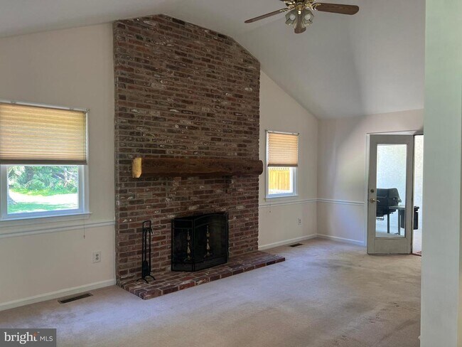 Building Photo - 3576 Windridge Dr