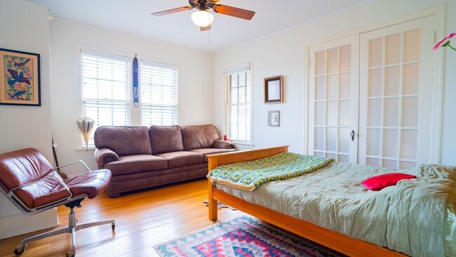 Building Photo - J19(A-B)