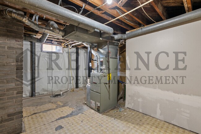 Building Photo - 1125 W 16th St N