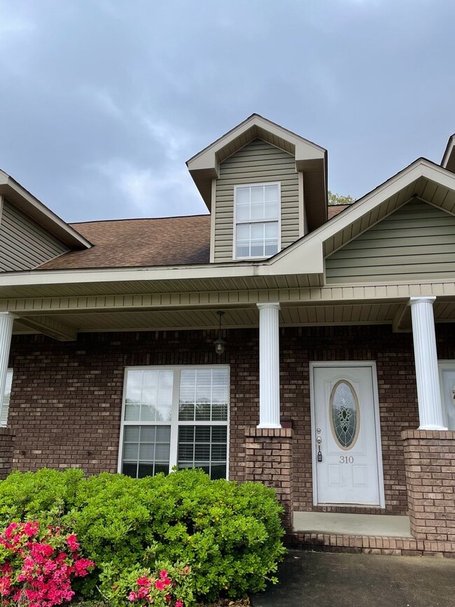 Building Photo - 310 Stratford Dr