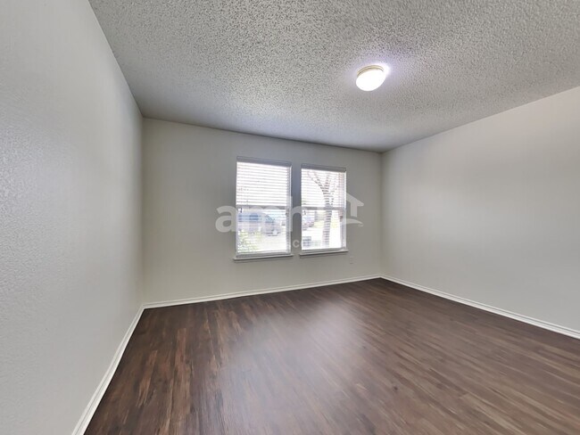 Building Photo - 5428 Kleberg Dr