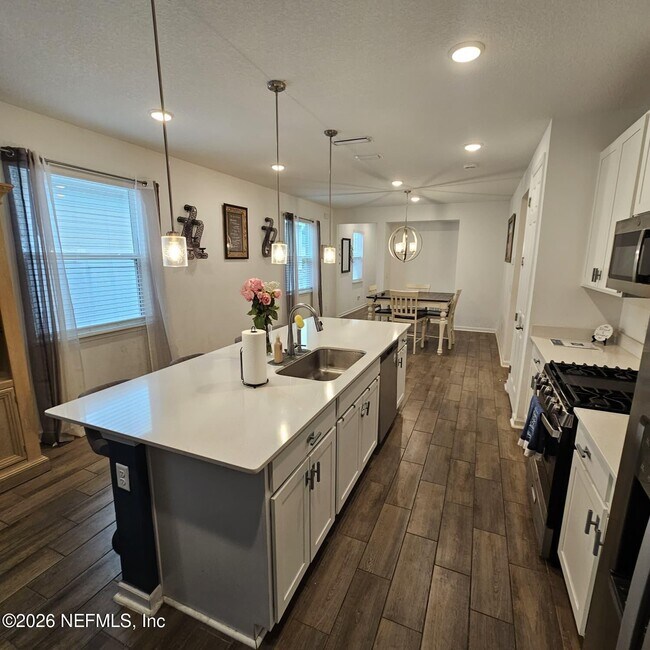 Building Photo - 883 Cedar Slough Dr