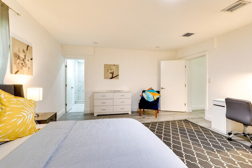 Building Photo - 6174 SW 64th Terrace