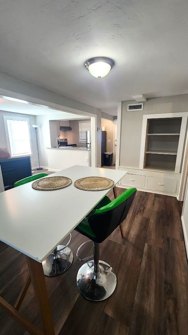 Building Photo - Furnished 1 Bed 1 Bath Apt in Linwood Place Add NW OKC