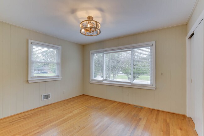 Building Photo - 1701 Meredith Rd