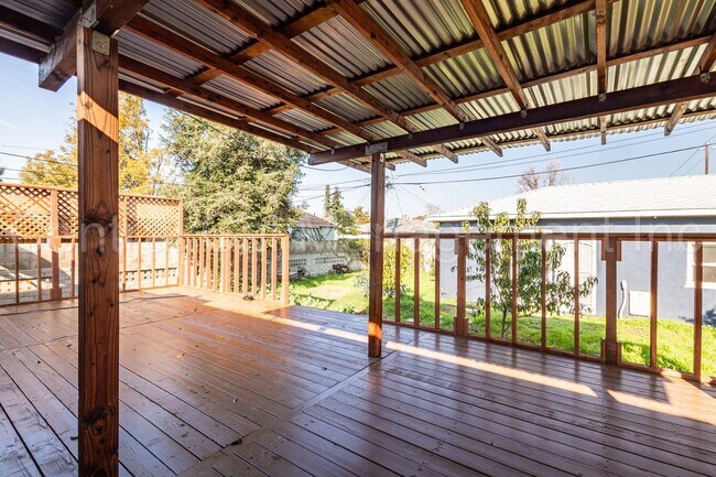 Building Photo - 3 Bedroom/1 Bath Home - $1995 Per Month!