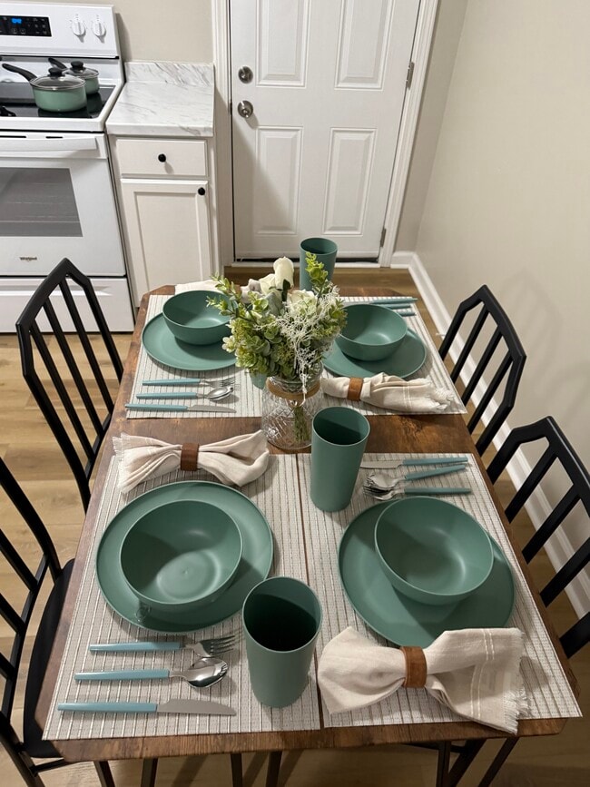 Building Photo - North Helen