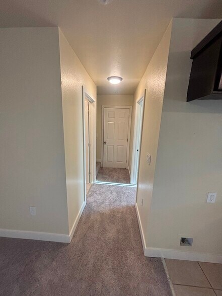 Building Photo - 213 W 82nd St