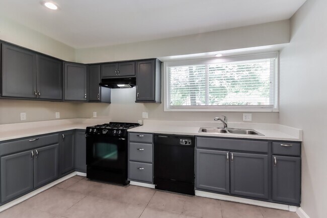 Building Photo - 24518 Pine Canyon Dr