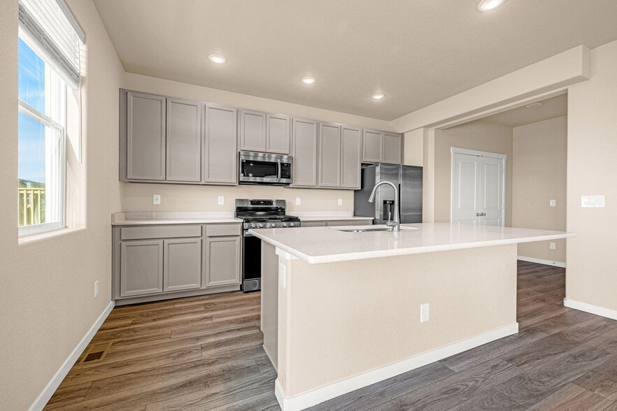 Building Photo - 5168 Roundhouse Dr