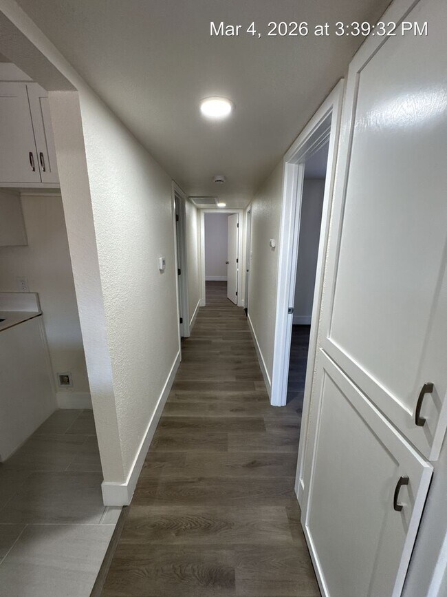 Building Photo - $500 OFF 1st Month Rent!! Upstairs Unit!!! Move in Ready!