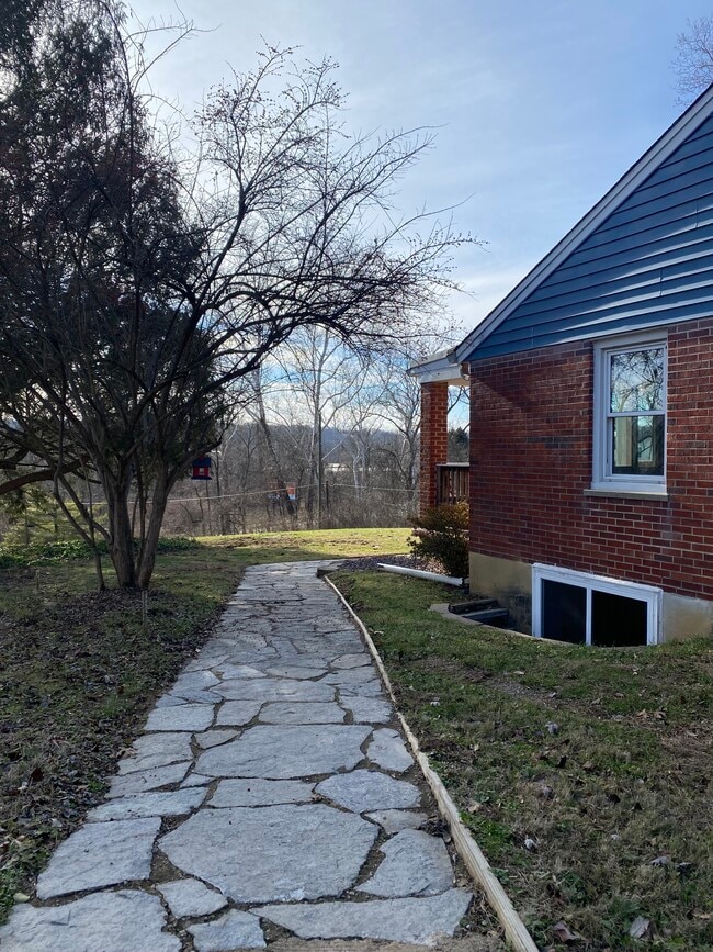 Building Photo - 9645 Loveland Madeira Rd