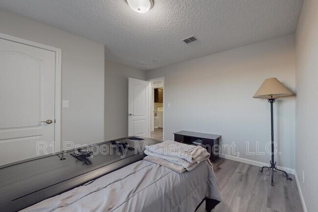 Building Photo - 8812 Jet Stream Rd NW