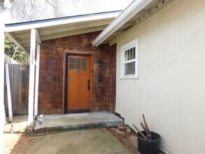 Building Photo - 2425cg