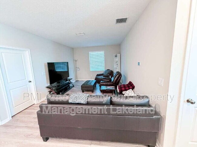 Building Photo - 2573 Village Lakes Blvd