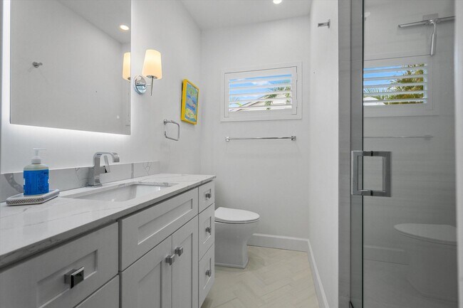 Building Photo - 611 N Palmway