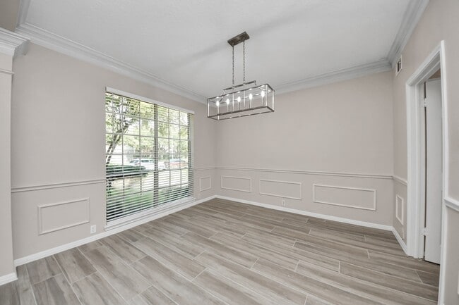 Building Photo - 1335 Crescent Pkwy Ct
