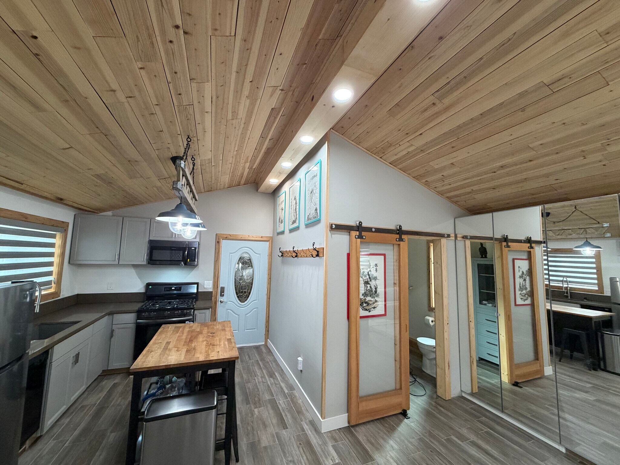 Building Photo - 7711 Owensmouth Ave