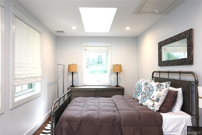 Building Photo - 36 Northwoods Rd