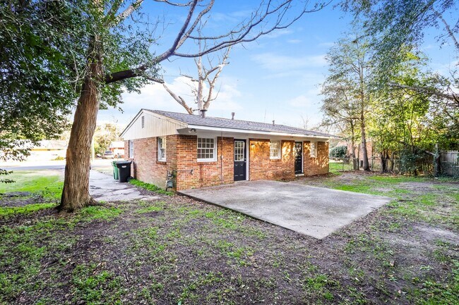 Building Photo - 4784 Gardiner Dr