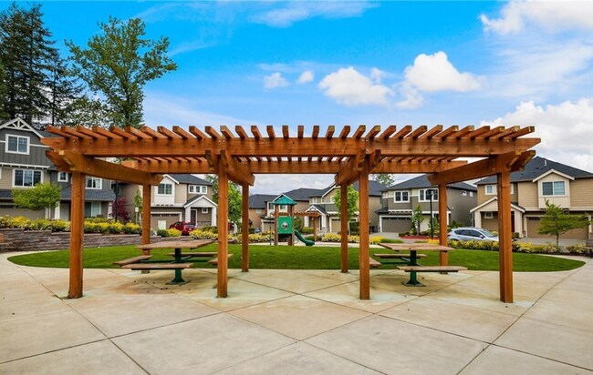 Building Photo - A spacious 4-bedroom and 3.5 bathroom home...