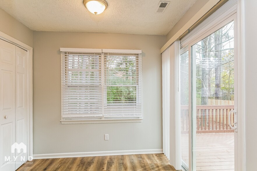 Building Photo - 409 Crosspine Dr