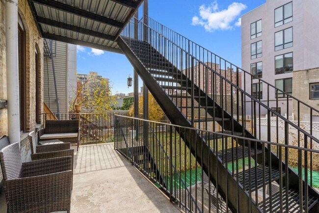 Building Photo - 314 Monroe St