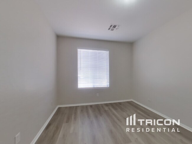 Building Photo - 13261 W Paradise Ln