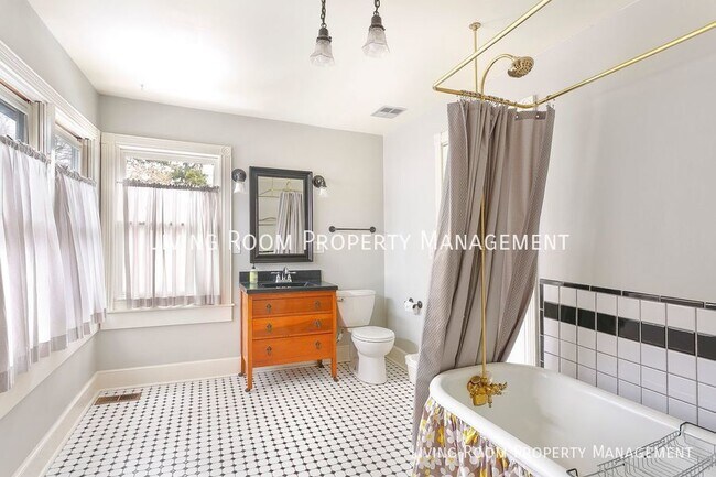 Building Photo - Historic 1886 home in Mt. Tabor with Outdo...