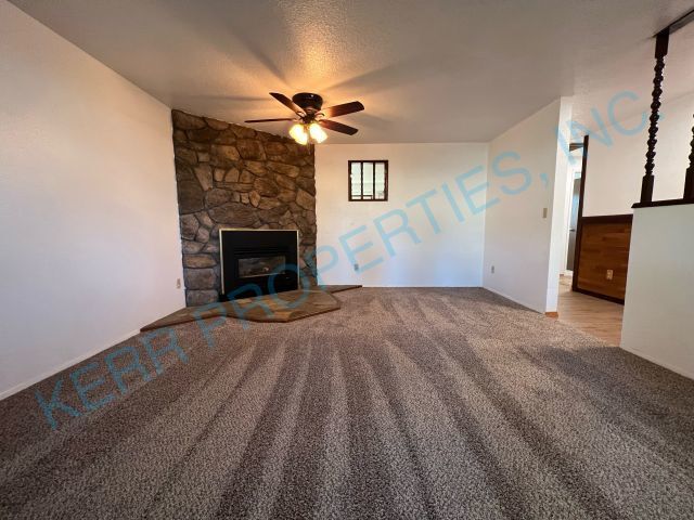 Building Photo - Charming 3-Bed, 2-Bath Haven with 1,296 Sq. Ft. of Cozy Comfort in Sandy, OR!