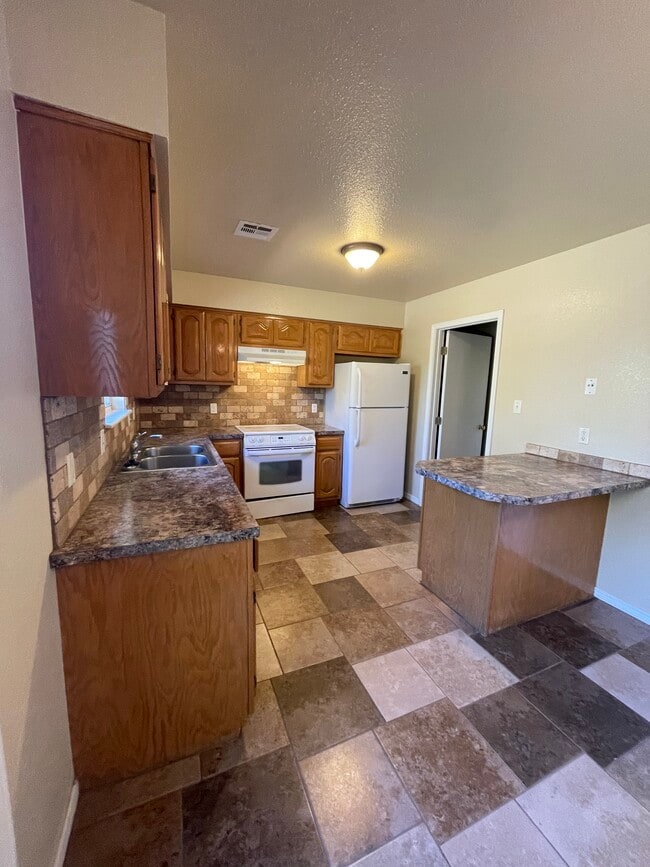 Building Photo - 9395 Sprucewood