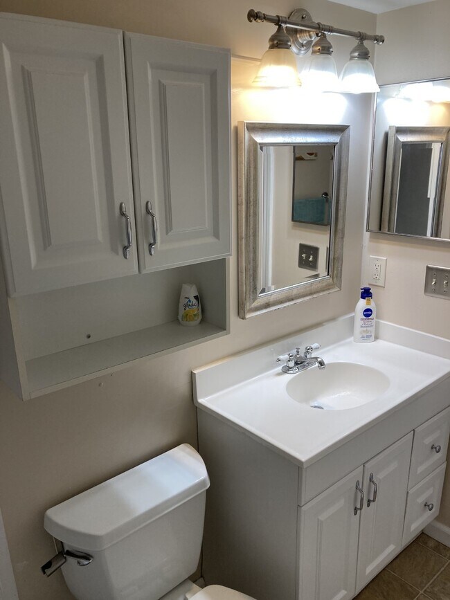 Building Photo - 1618 Thrush Ter