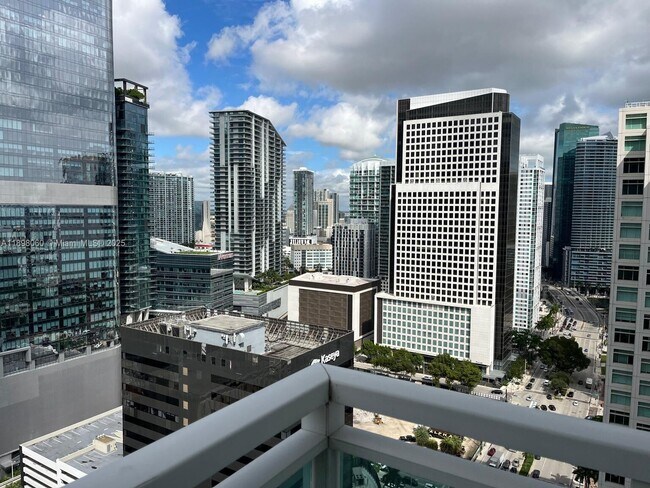 Building Photo - 951 Brickell Ave