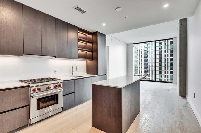 Building Photo - 610 Davis St