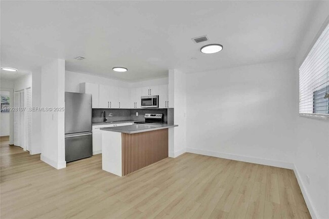 Building Photo - 1960 SW 68th Way