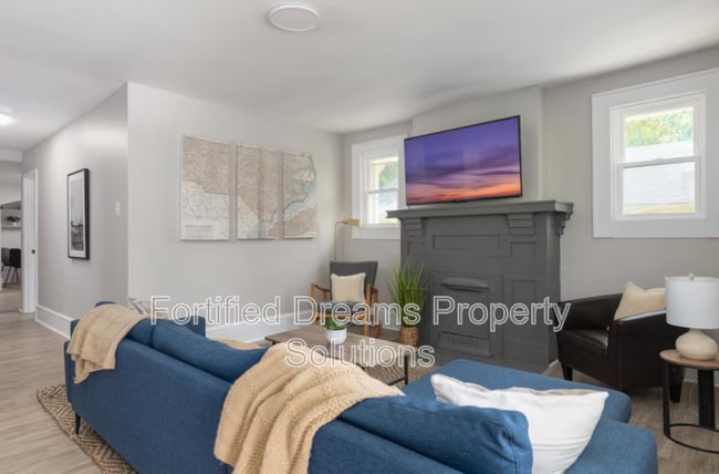 Building Photo - 913 Hutton St