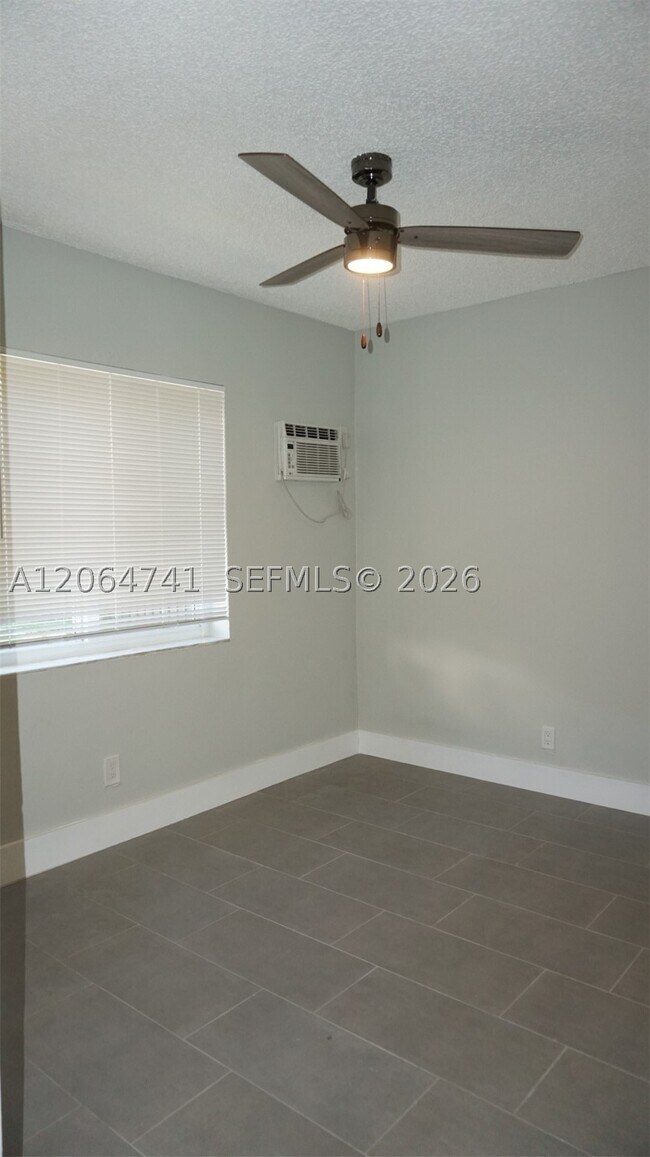 Building Photo - 808 SW 14th St