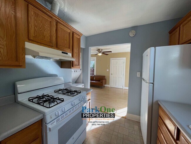 Building Photo - Ward St LO