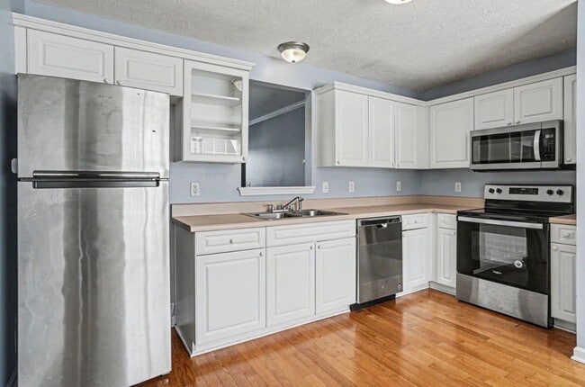 Building Photo - Donelson Townhome!