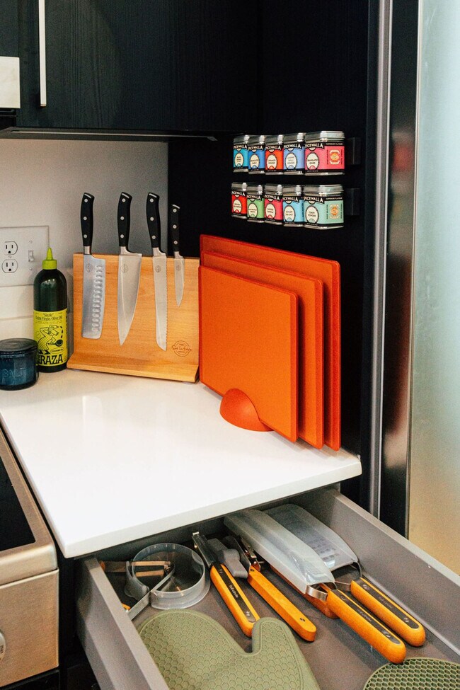 Building Photo - 1911 3rd Ave N