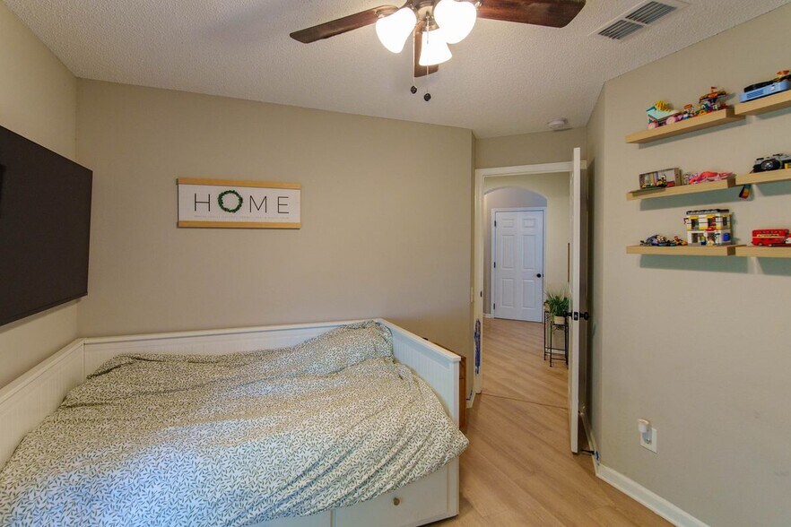 Building Photo - 11865 Noble Fir Ct