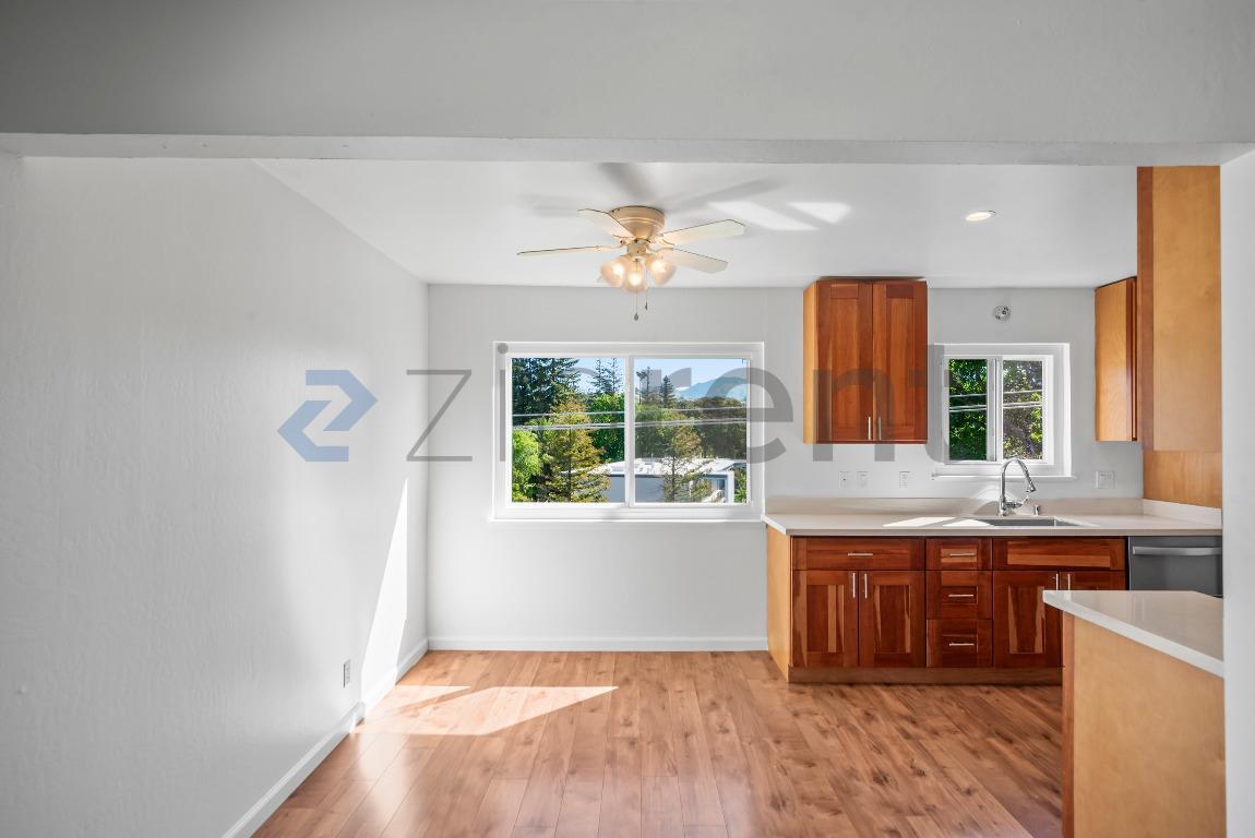 Building Photo - 138 Village Ct